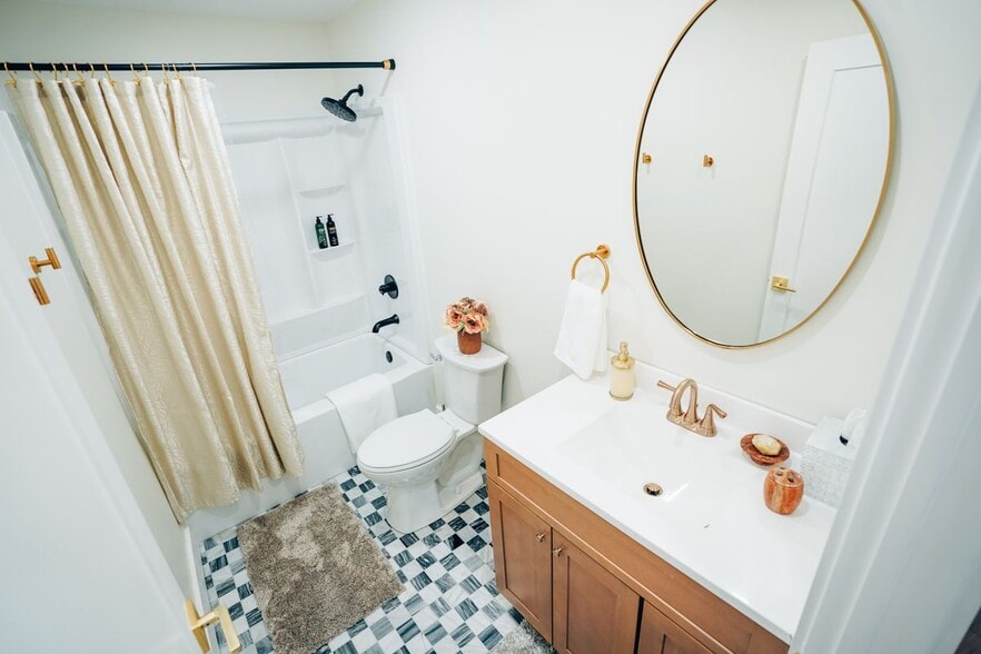 Building Photo - 110 Hotel St