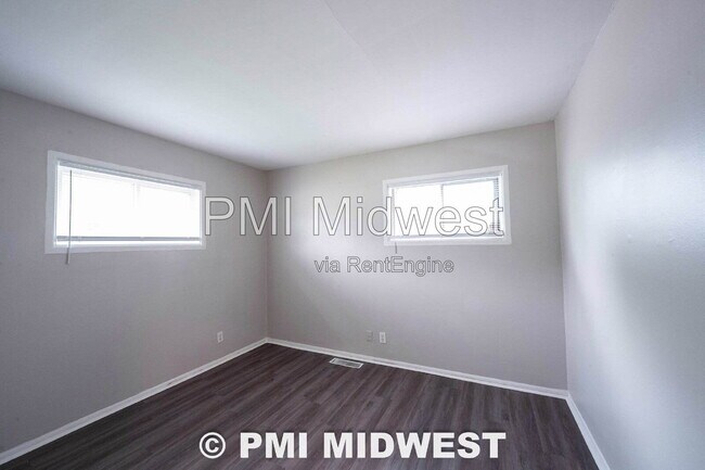 Building Photo - 4939 Katherine Dr
