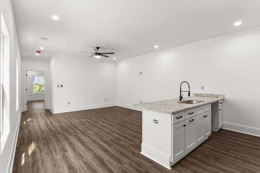 Building Photo - 2016 N Dorgenois St