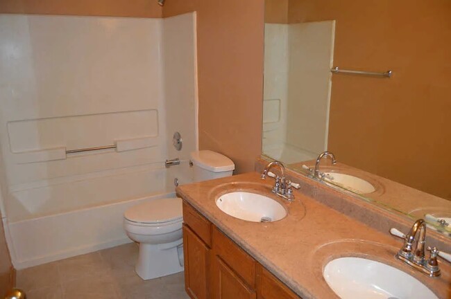 Building Photo - 703 Blossom Ct