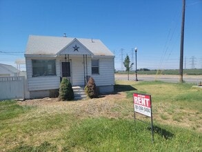 Building Photo - 787 N 1500 W