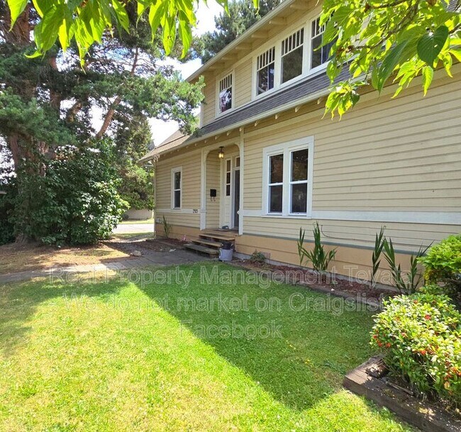 Building Photo - 1405 Halleck St