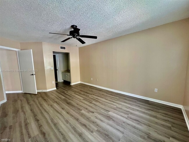 Building Photo - 2 br, 2 bath Condo - 2604 SE 21st Ct # A202