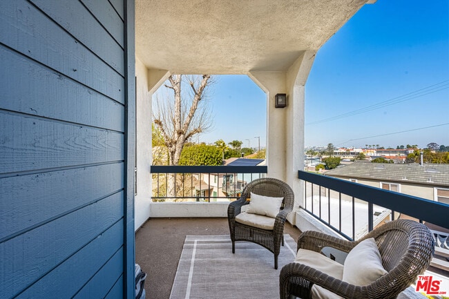 Building Photo - 4643 E 4th St