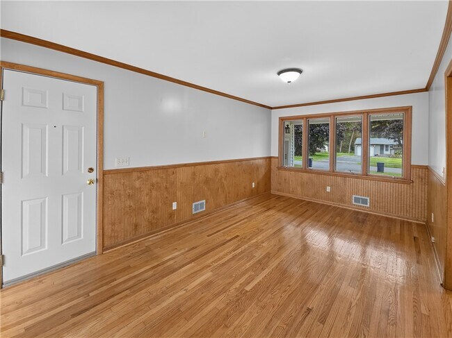 Building Photo - 69 Plaza Dr