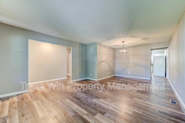 Building Photo - 2250 Spoonwood Dr