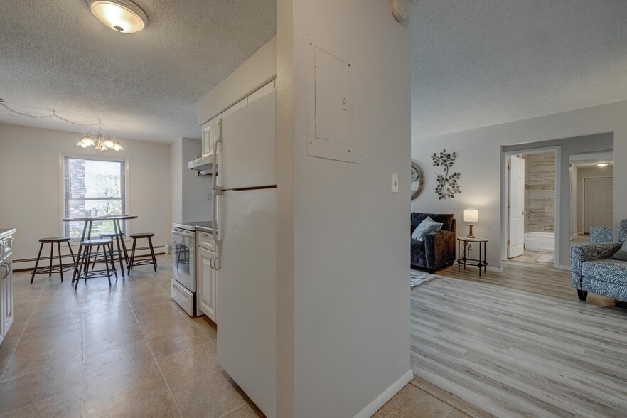 Building Photo - 4460 S Poplar St