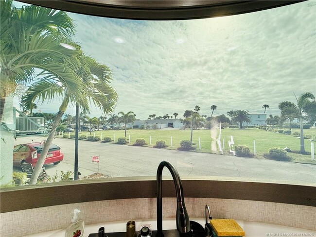 Building Photo - 10725 S Ocean Dr