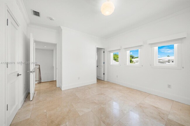 Building Photo - 6 Coconut Ln