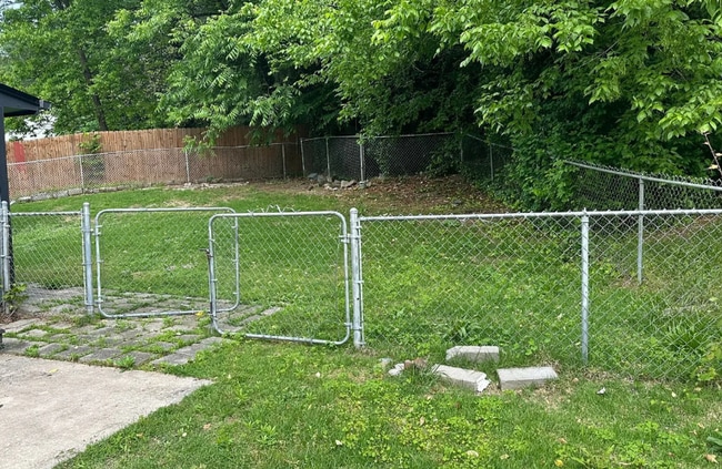 Building Photo - Beautiful 3-Bedroom Home in Quiet Cul-de-Sac | Garage + Fenced Yard | Section 8 & Pet Friendly