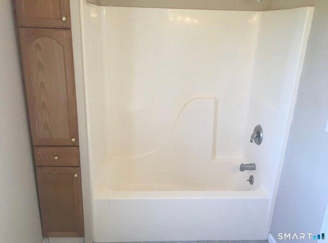 Building Photo - 70 Hubbard Rd