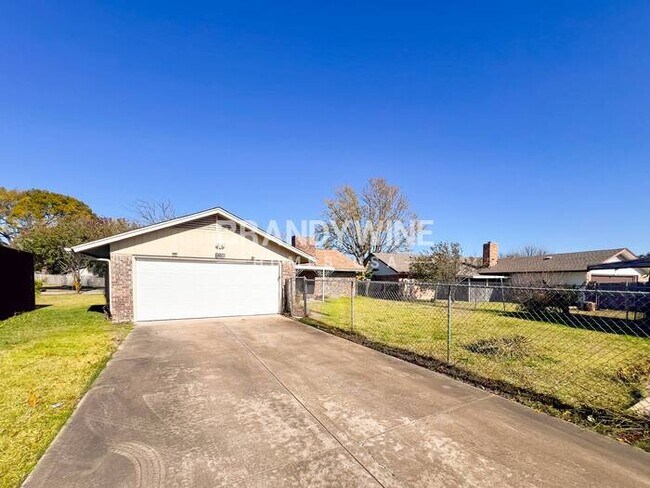 Building Photo - 1206 Misty Way