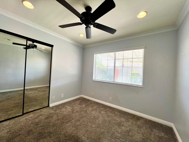 Building Photo - 4 Bedroom home available in Huntington Beach