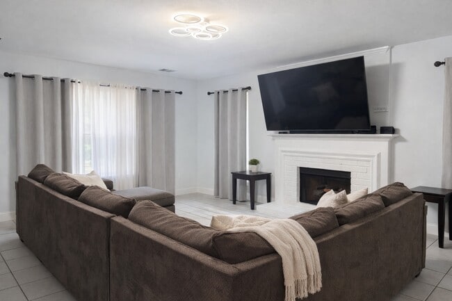 Building Photo - 16910 Country Bridge Rd