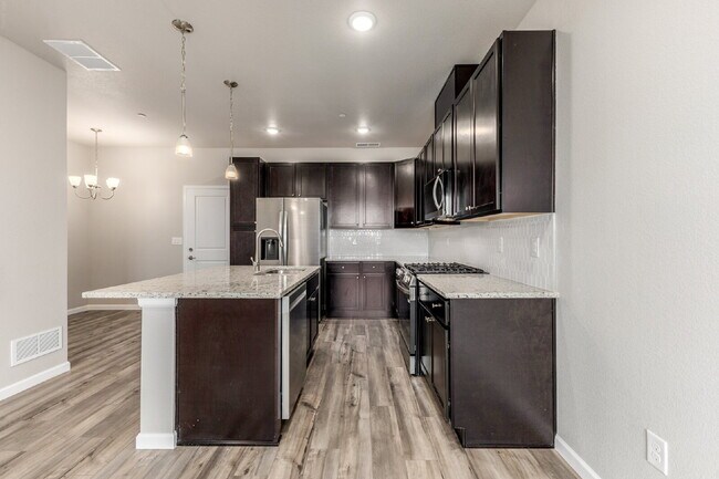 Building Photo - Castle pines 3 bed / 3 bath townhome for rent