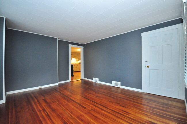 Building Photo - 22 Highland Ave