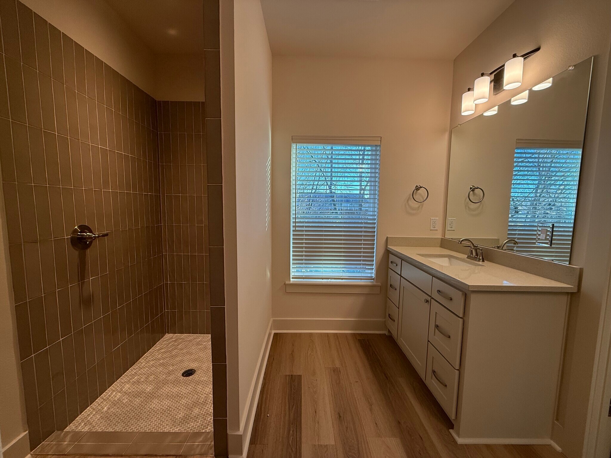 Building Photo - 104 Kirkland St