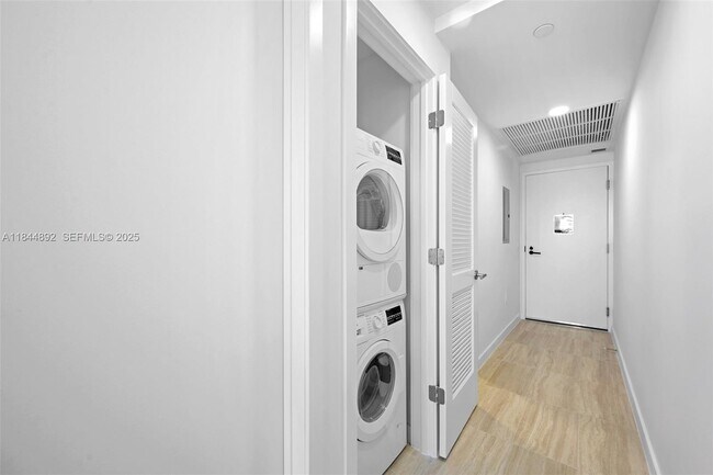 Building Photo - 580 72nd St