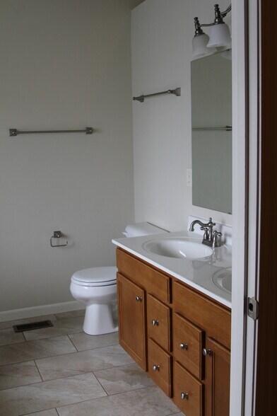 master bath - 9168 Belvedere Ct