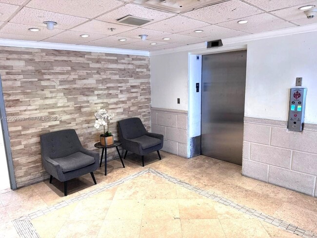 Building Photo - 7545 E Treasure Dr