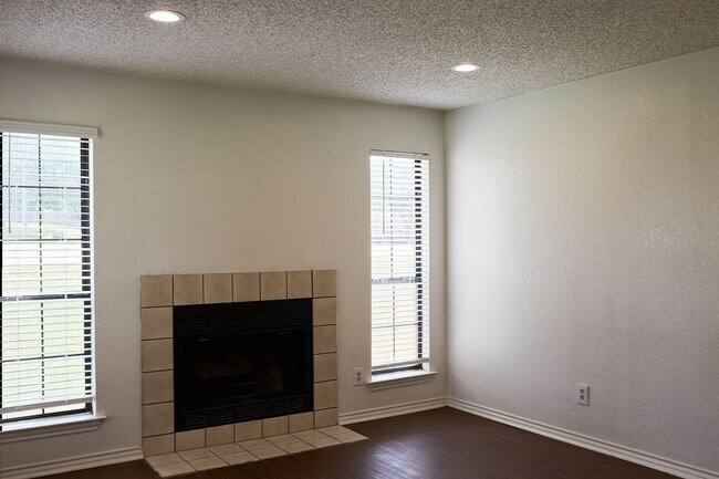Building Photo - 900 Kilkenny Ct