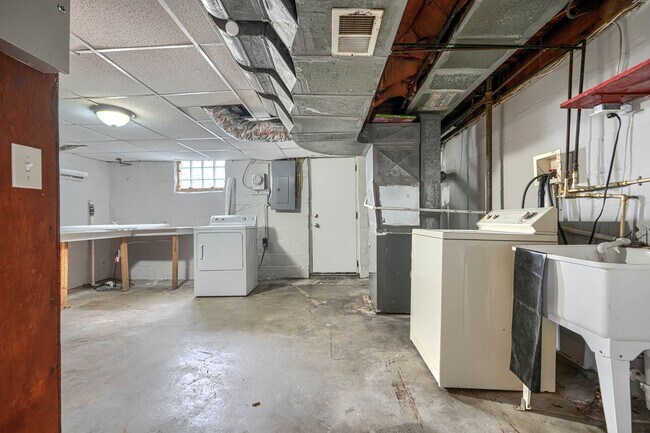 Building Photo - 4131 Mary Ave
