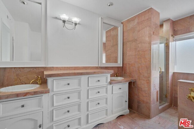 Building Photo - 5255 Coldwater Canyon Ave