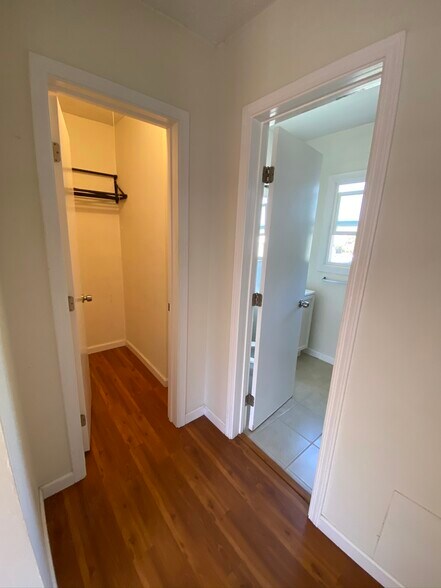 Building Photo - 940 S Venice Blvd