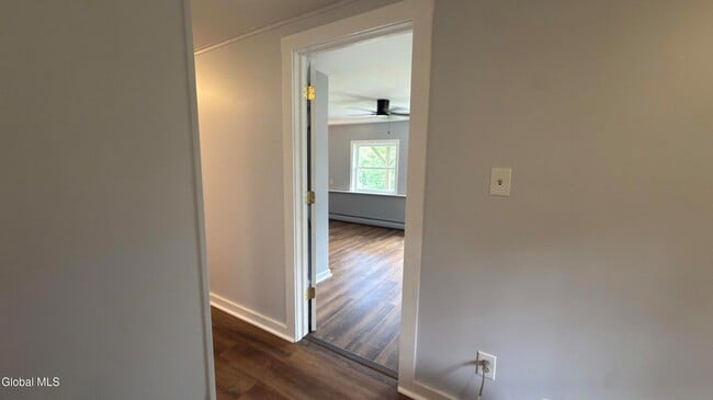 Building Photo - 871 Trout Lake Rd