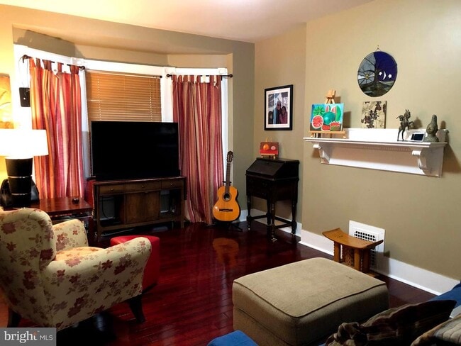 Building Photo - 18 Thomas Ave