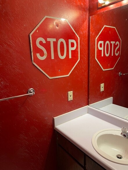 Building Photo - AVAILABLE NOW!