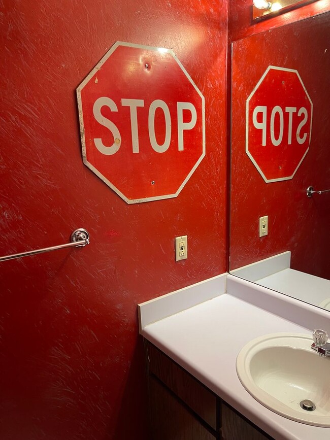 Building Photo - 168 E University Dr