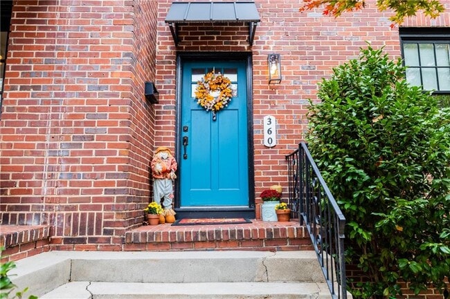 Building Photo - 360 8th St NE