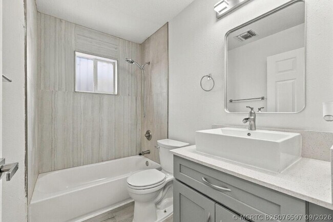 Building Photo - 4952 NW 21st Ave