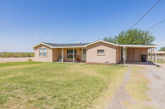 Primary Photo - Charming 3 bedroom 2 bath Home with acreage