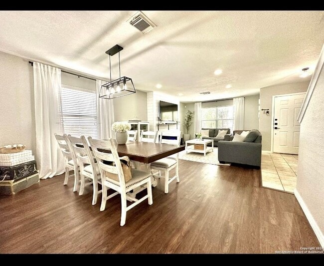 Building Photo - 10142 Amber Flora Dr