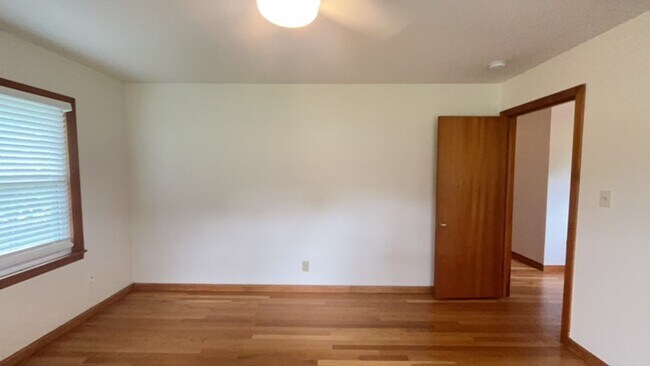 Building Photo - 1400 McClung Ave SE