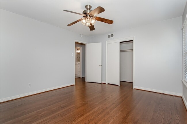 Building Photo - 6556 St Moritz Ave