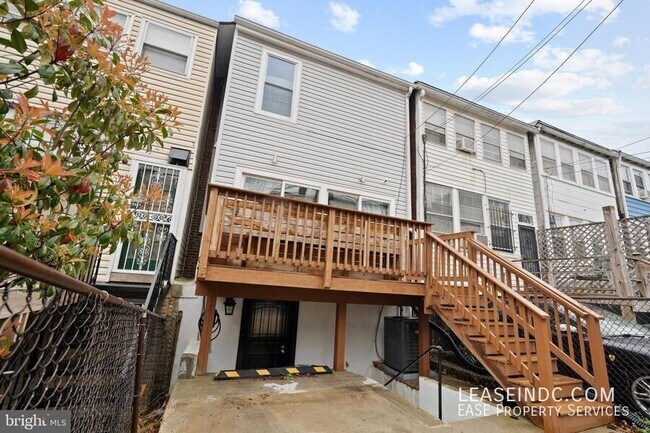 Building Photo - 1272 Oates St NE