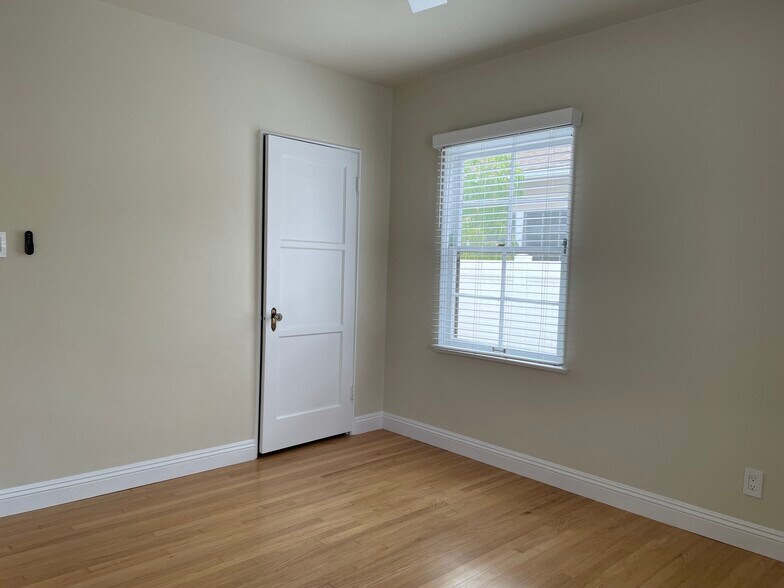 Building Photo - 4209 Vinton Ave