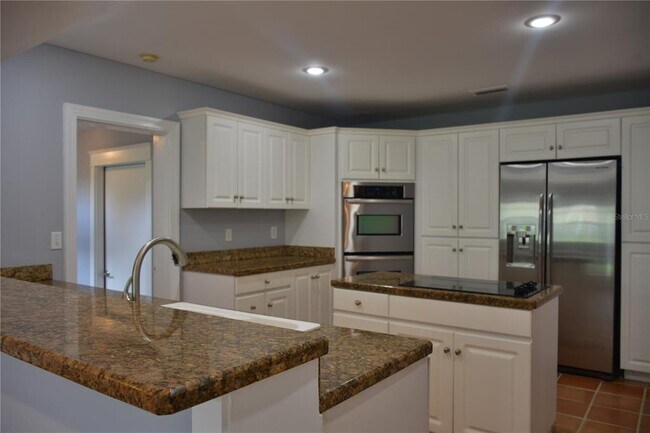 Building Photo - 3012 W Fair Oaks Ave