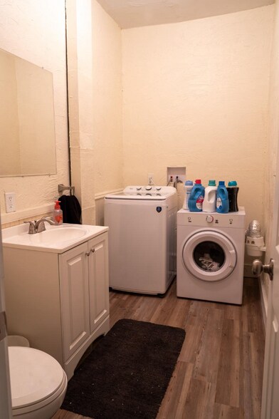 Building Photo - 26 Allen St