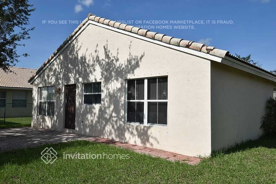 Building Photo - 950 SW 164th Ave