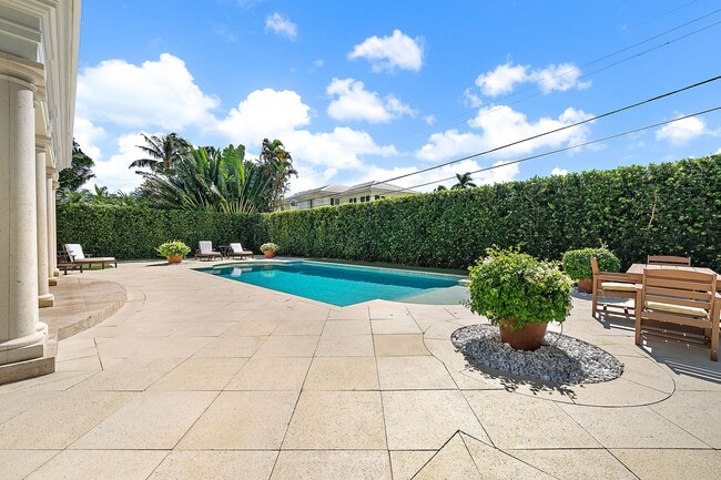 Building Photo - 210 Emerald Ln