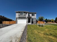 Building Photo - Beautiful 4 Bed, 3 Bath House in Wellington!