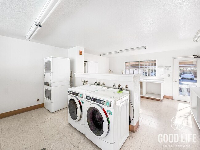 Building Photo - Great 2B/2BA Condo in Mira Mesa for Lease!