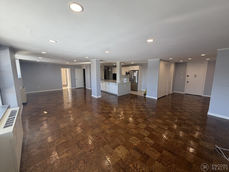 Building Photo - 80 Monmouth St