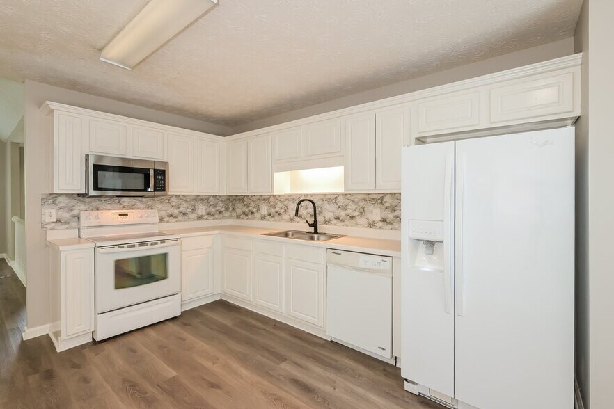 Building Photo - 9385 Eagles Landing Dr
