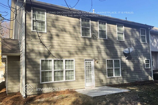 Building Photo - 2560 Freemont St