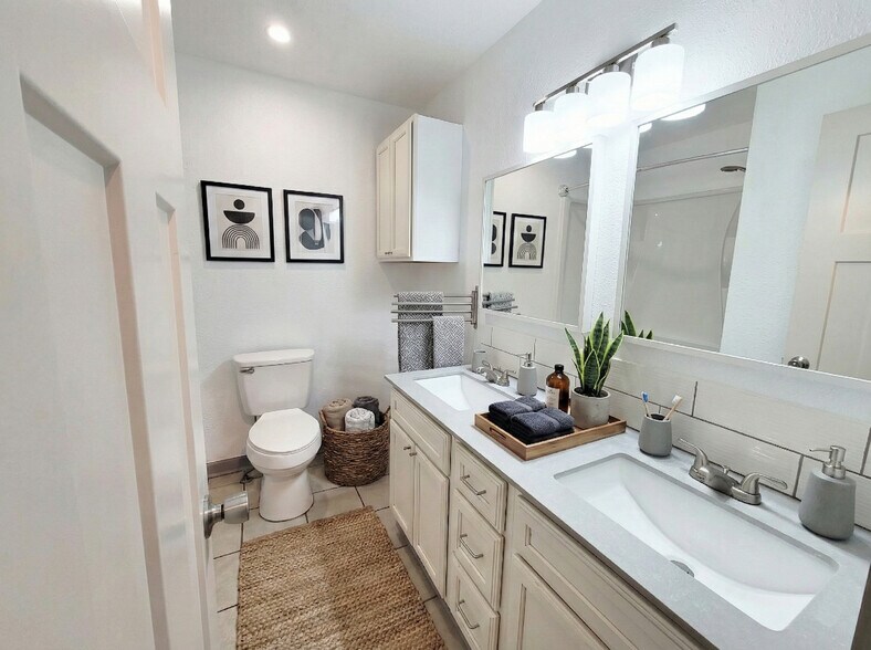 Building Photo - 920 Sirocco Dr